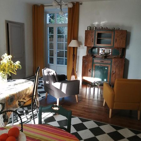 Au Logis De Vechillot Bed & Breakfast อองกูแลม ภายนอก รูปภาพ