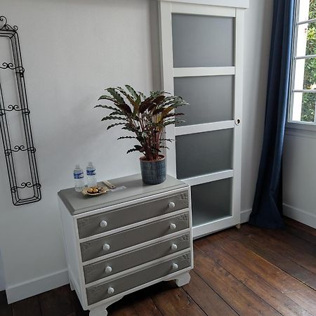 Au Logis De Vechillot Bed & Breakfast อองกูแลม ภายนอก รูปภาพ